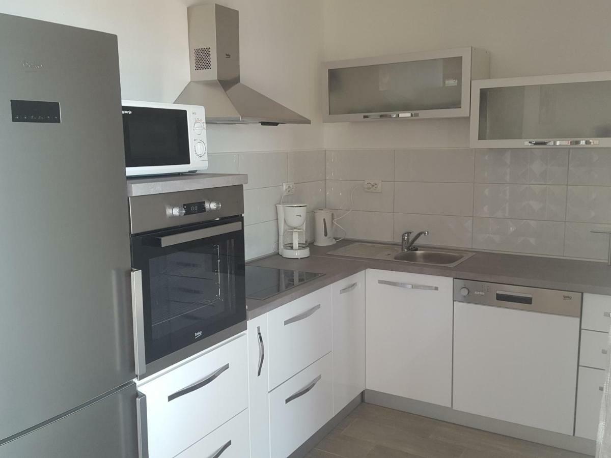 Apartmani Slavica Rab Town Exteriör bild