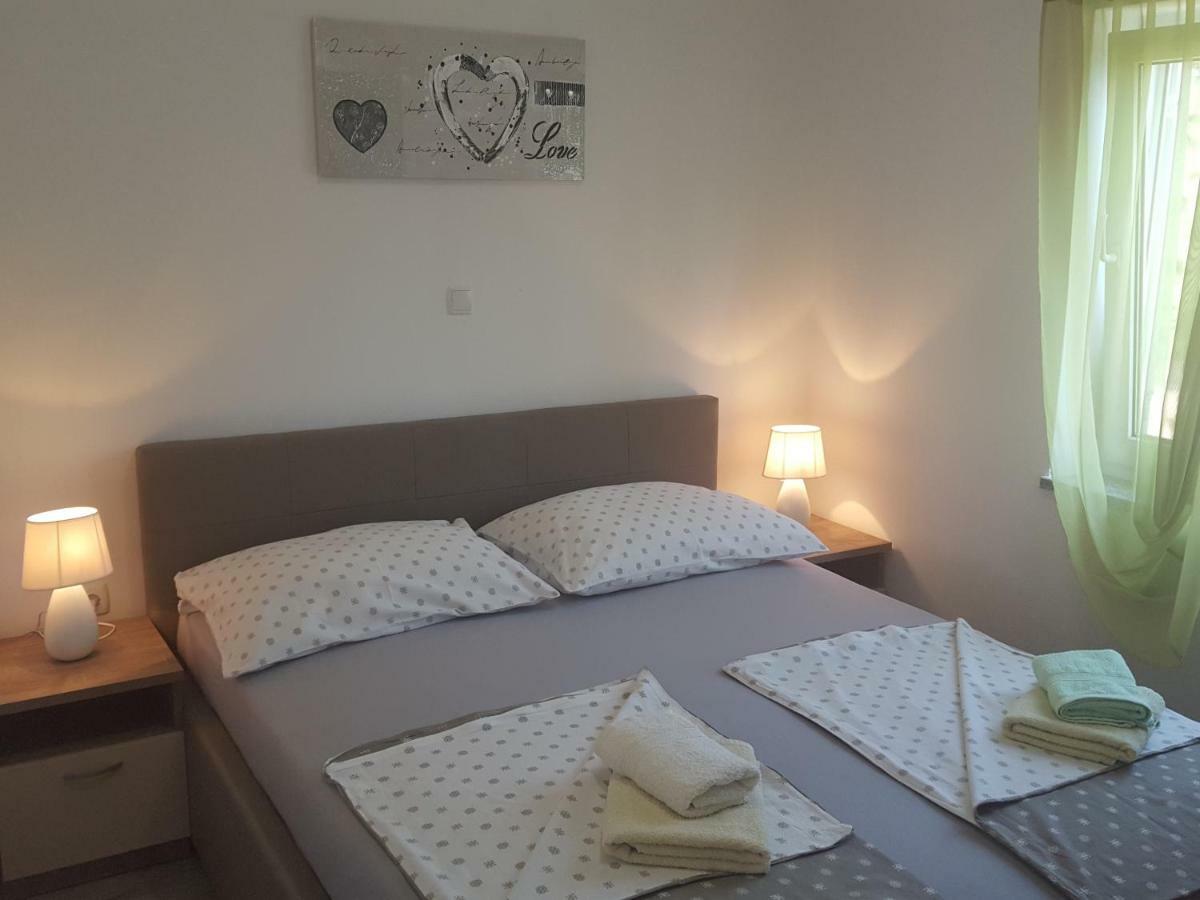 Apartmani Slavica Rab Town Exteriör bild