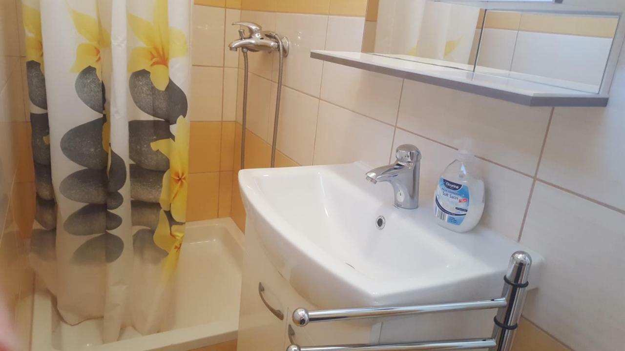 Apartmani Slavica Rab Town Exteriör bild