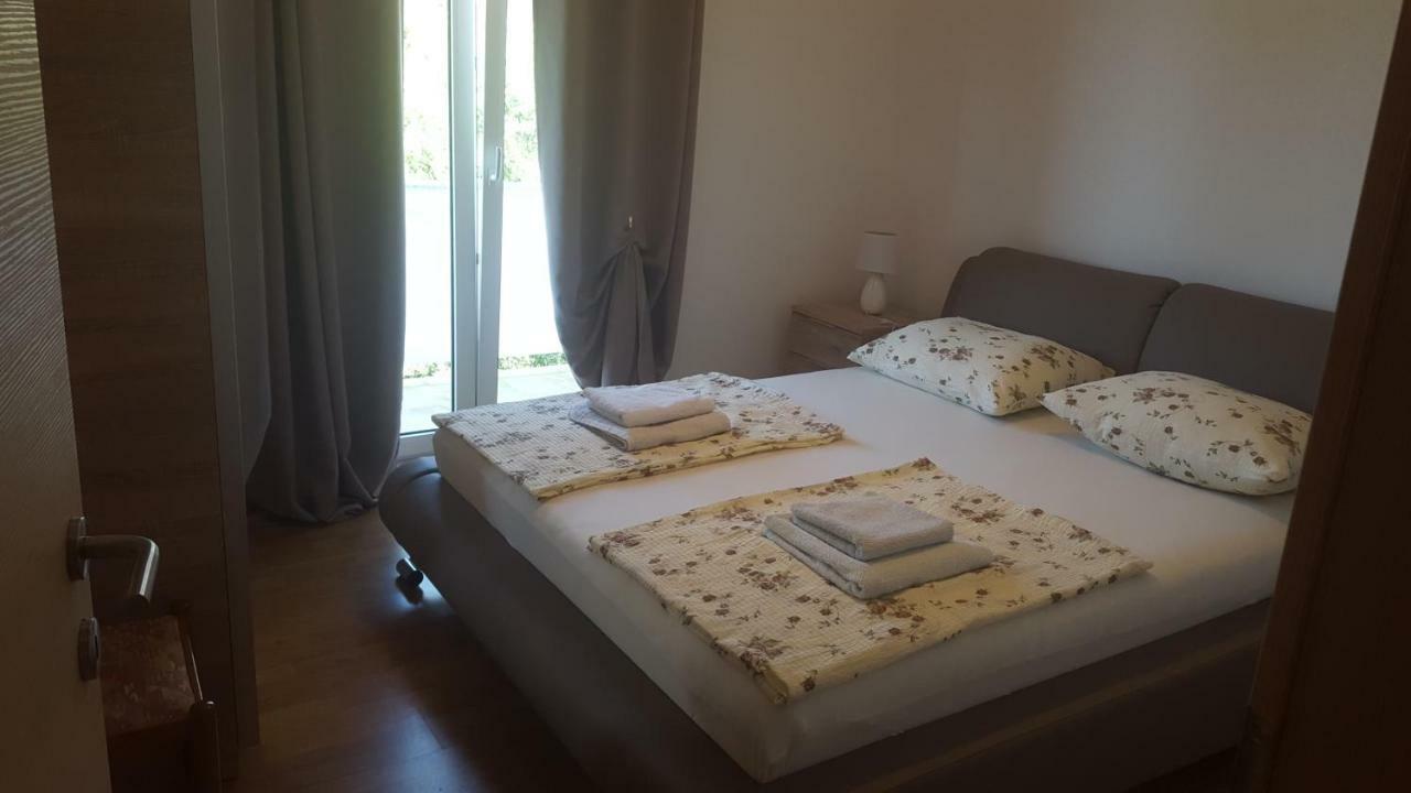 Apartmani Slavica Rab Town Exteriör bild